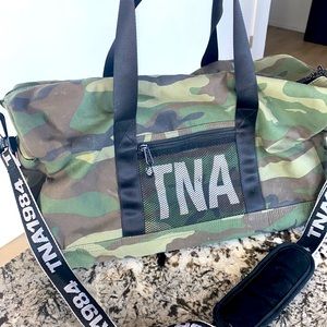 ARITZIA TNA CAMO weekend bag